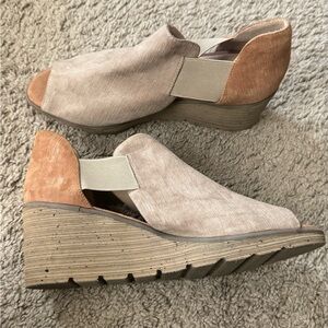 Sacha London Greige Tan Suede Mesh Platform Wedge Sandals Size 9.5  Peep Toe